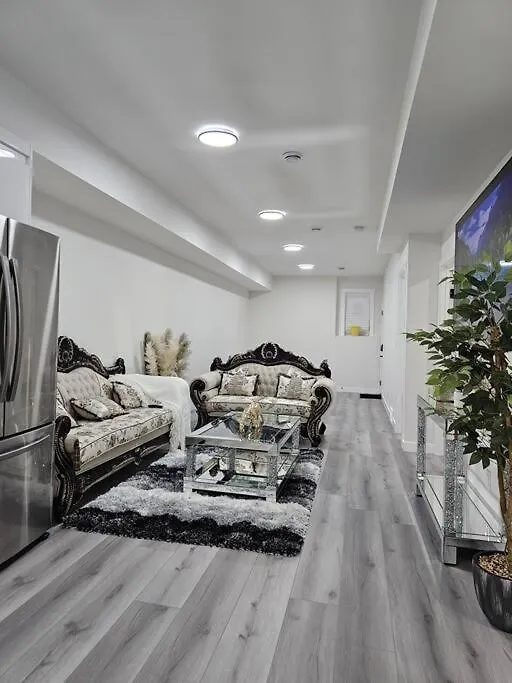Comfort Guest Suite Ne Calgary - Near Airport 0*,