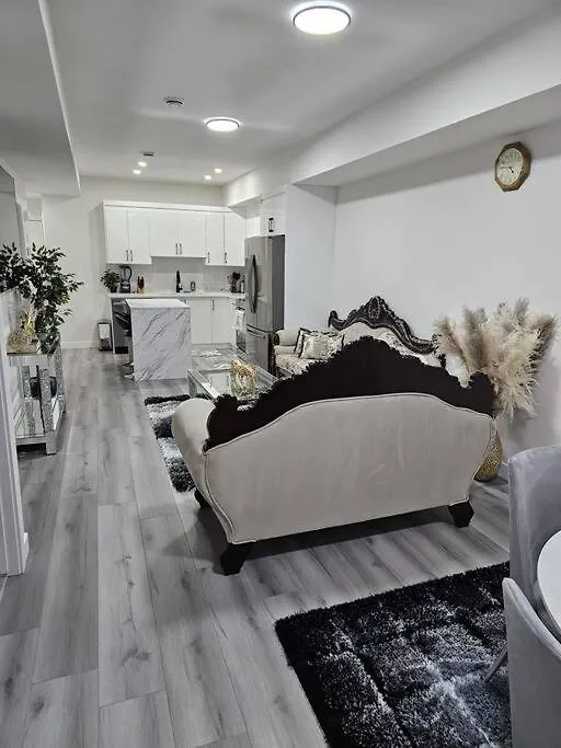 Comfort Guest Suite Ne Calgary - Near Airport 0*,